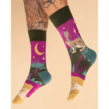 Load image into Gallery viewer, Purple Men&#39;s Hare Scene Bamboo Socks
