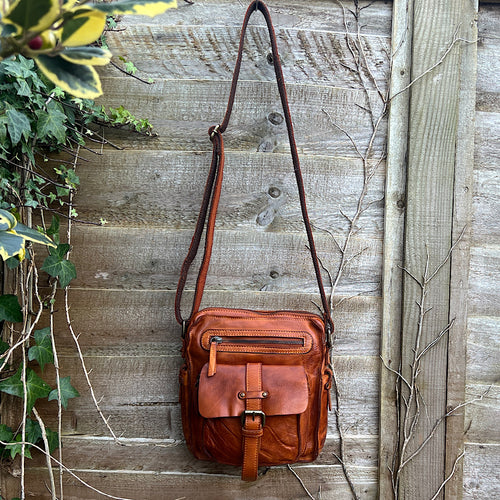 Men's Tan Medium Leather Bag (front)