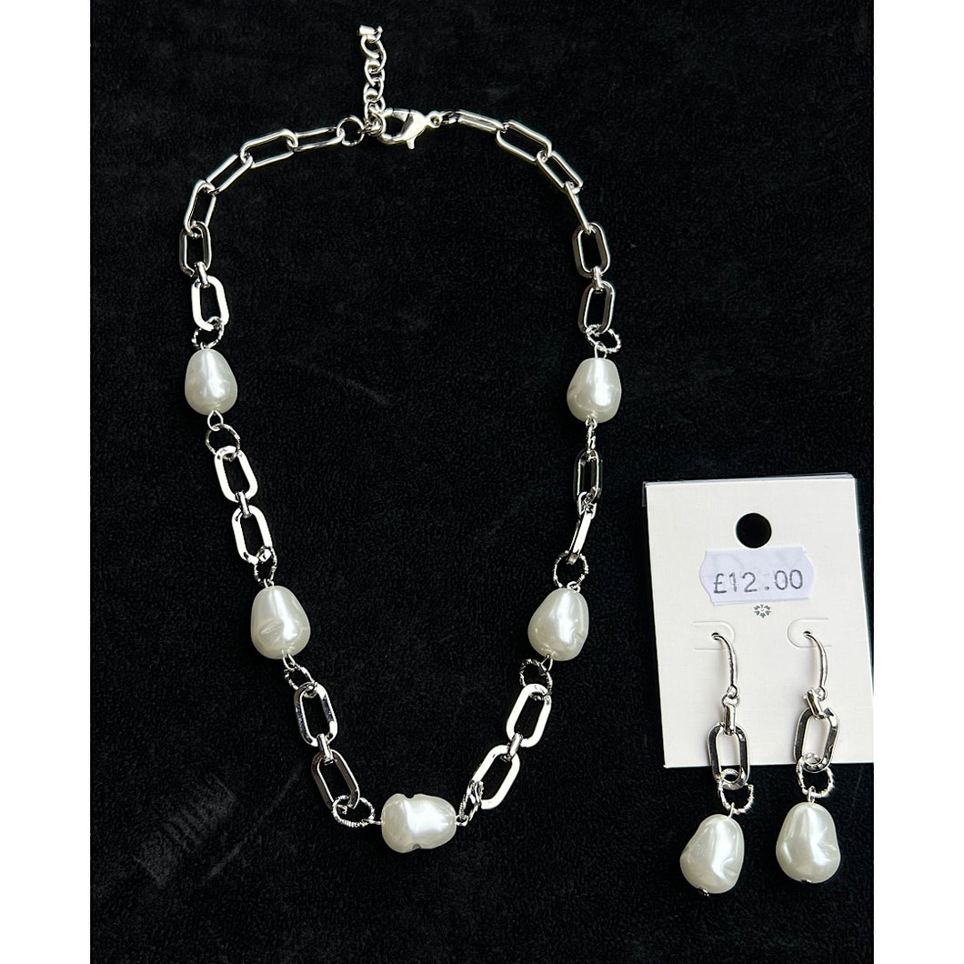 Short Silver Chain with Pearl Necklace